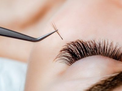 woman-eye-with-long-eyelashes-eyelash-extension-lashes-close-up-480x544